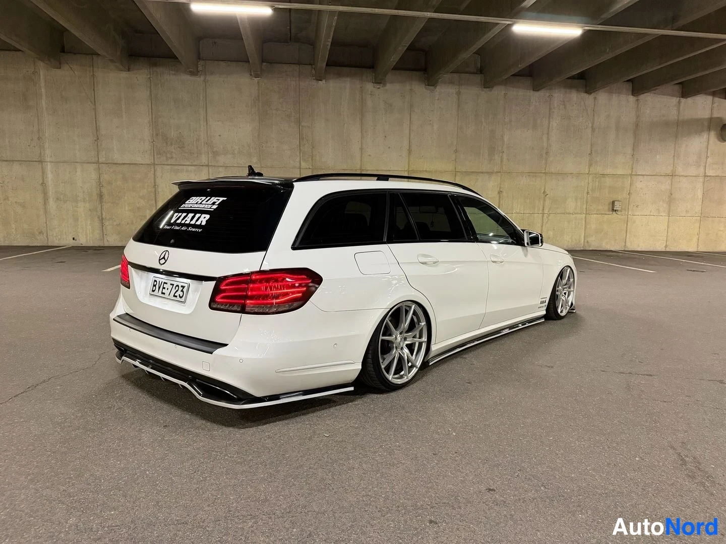 Valkoinen Mercedes-Benz E 200 CDI 2014, takaviisto, kuva 8