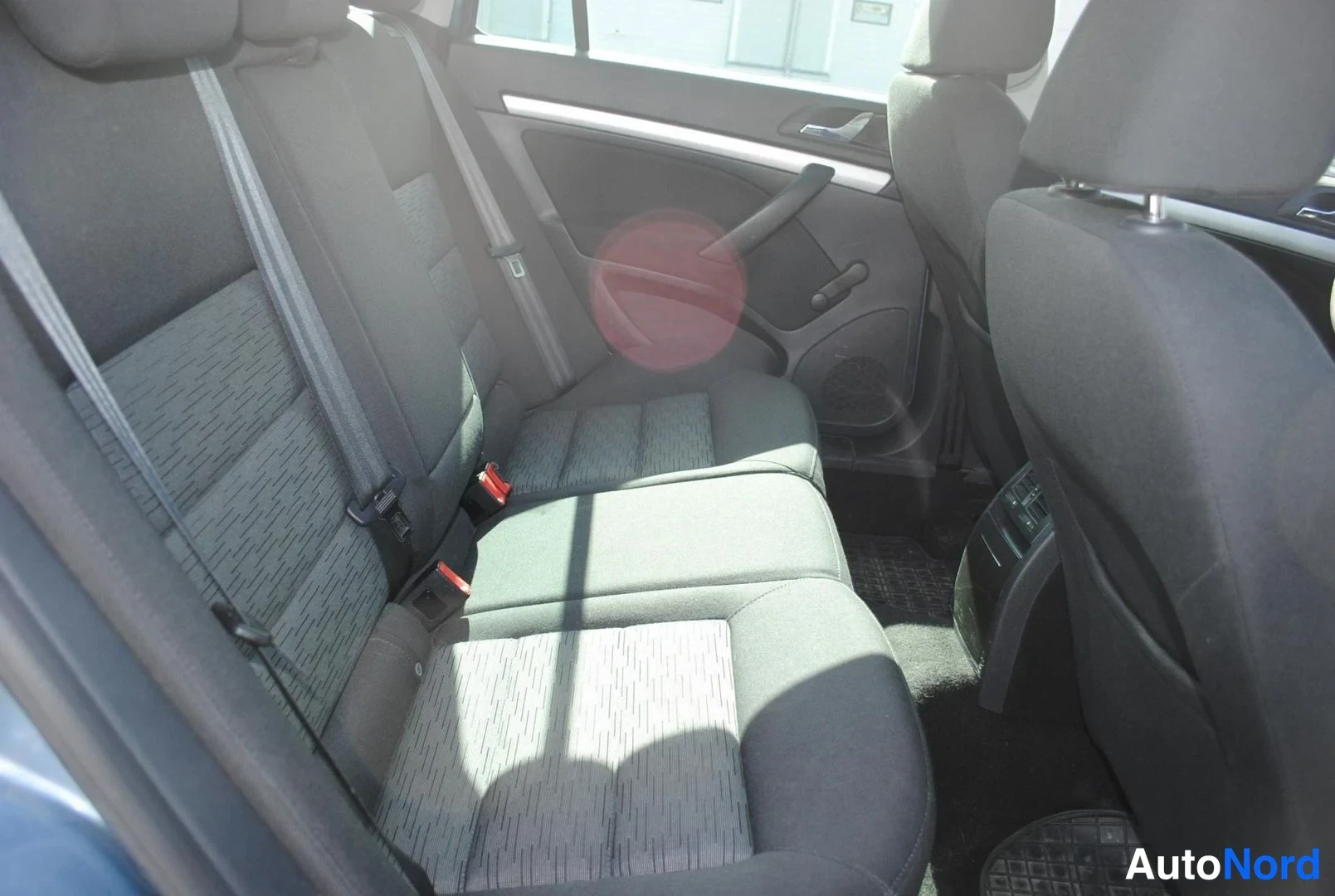 Harmaa Skoda Octavia 2011, takaistuimet, kuva 7