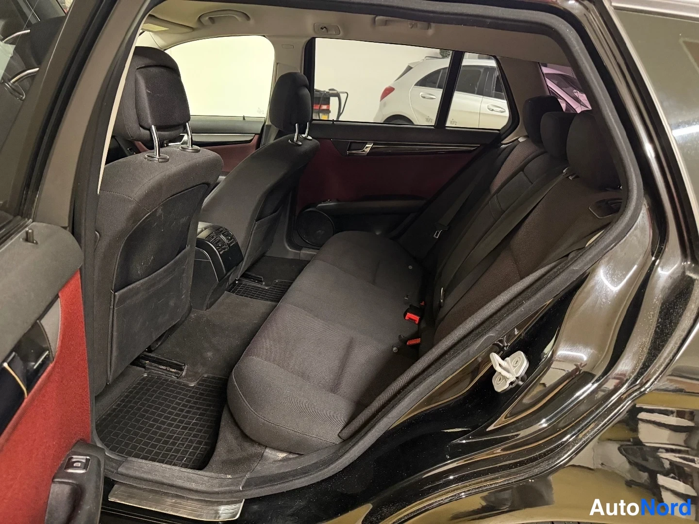 Musta Mercedes-Benz C 200 CDI 2009, takaistuimet, kuva 14