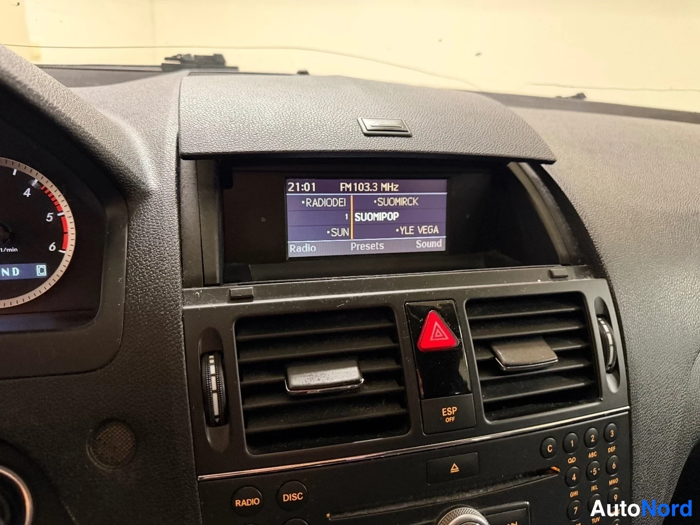 Musta Mercedes-Benz C 200 CDI 2009, yksityiskohta, kuva 17