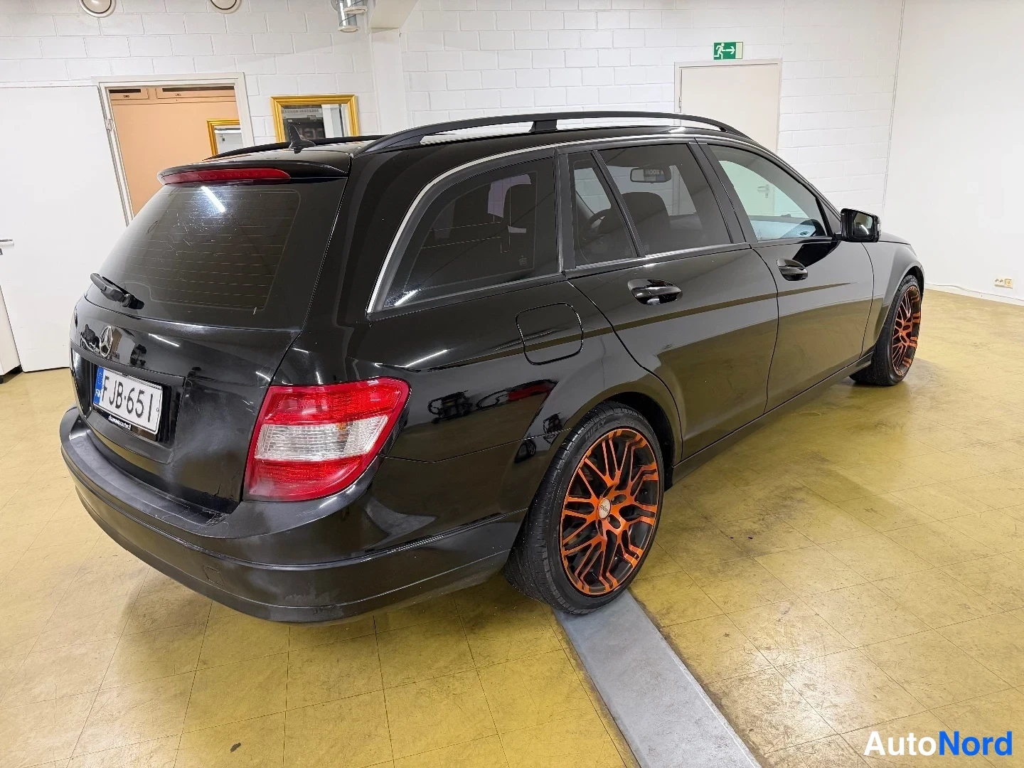 Musta Mercedes-Benz C 200 CDI 2009, takaviisto, kuva 6