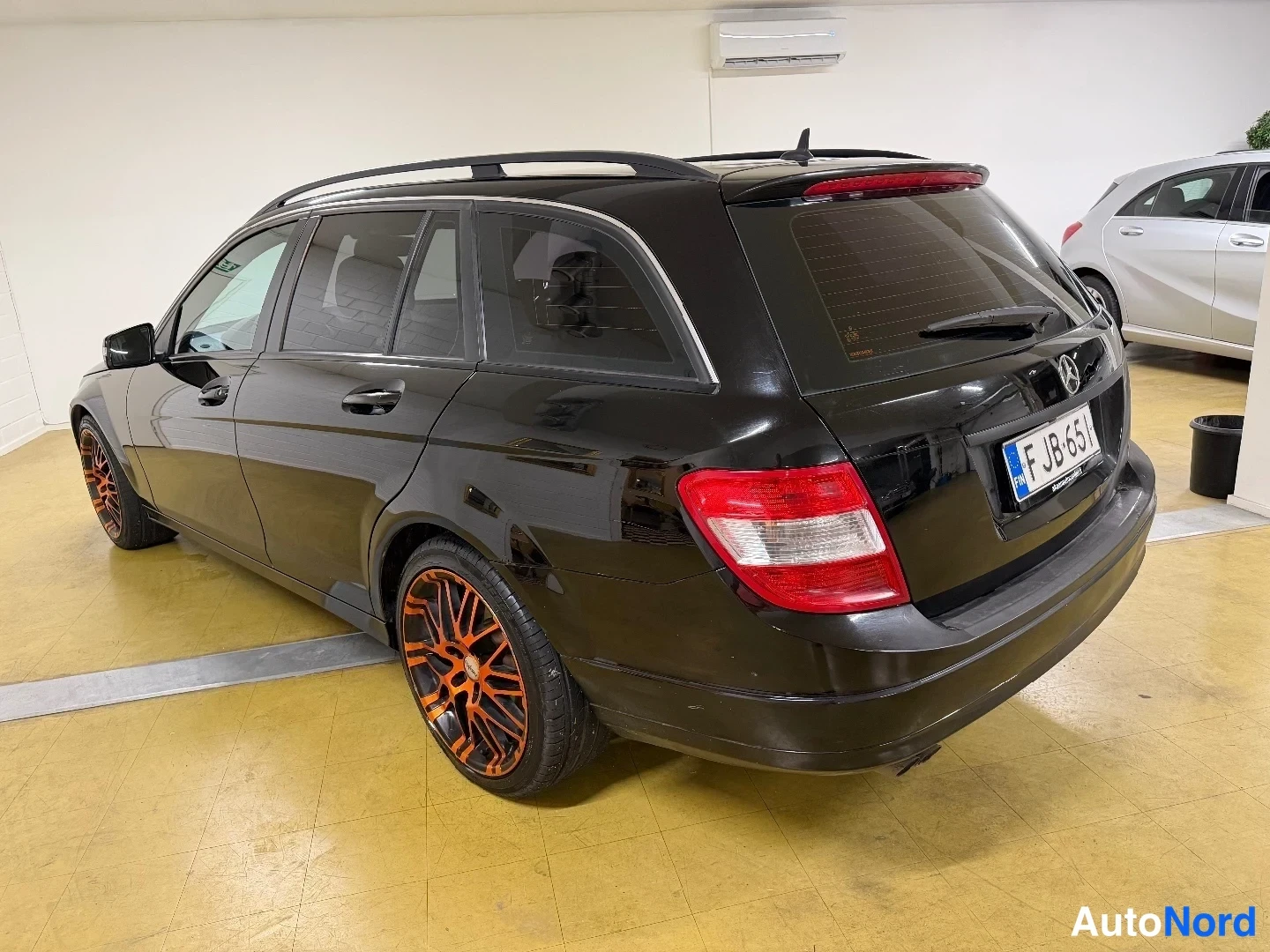 Musta Mercedes-Benz C 200 CDI 2009, takaviisto, kuva 7