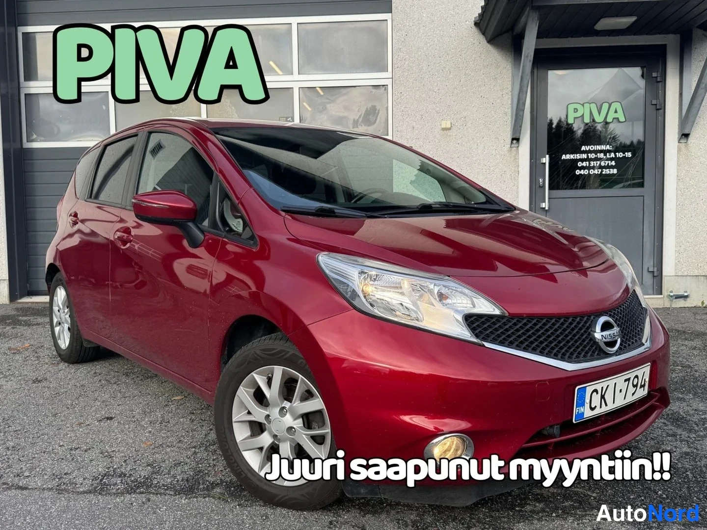 Punainen Nissan Note 2016, etuviisto, keula oikealle, kuva 3