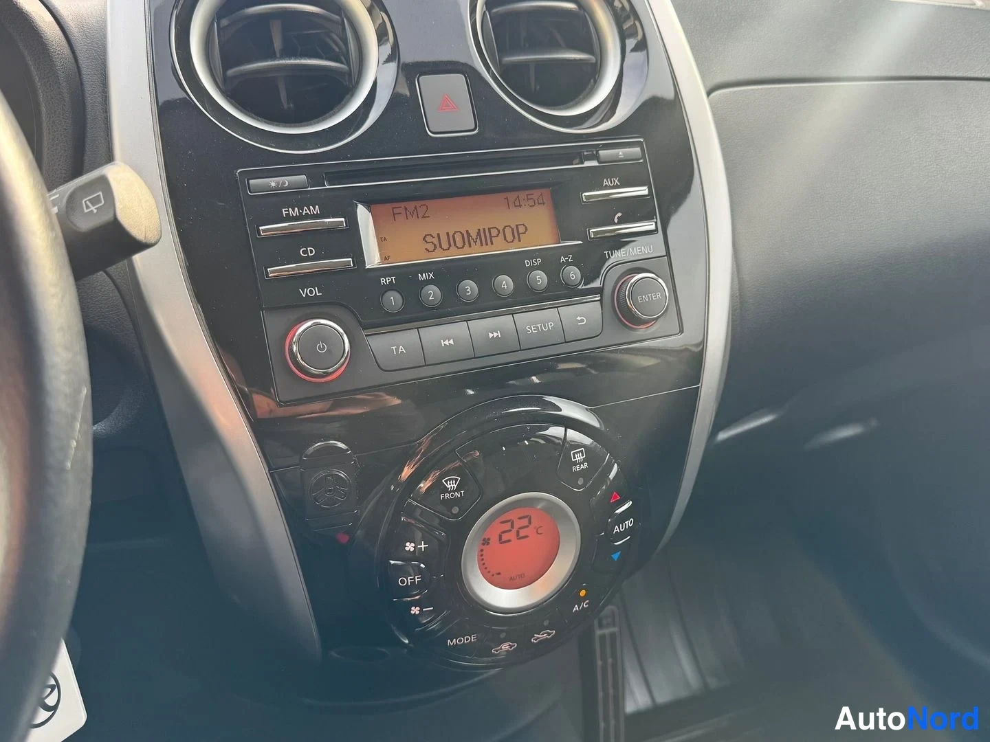 Punainen Nissan Note 2016, yksityiskohta, kuva 7