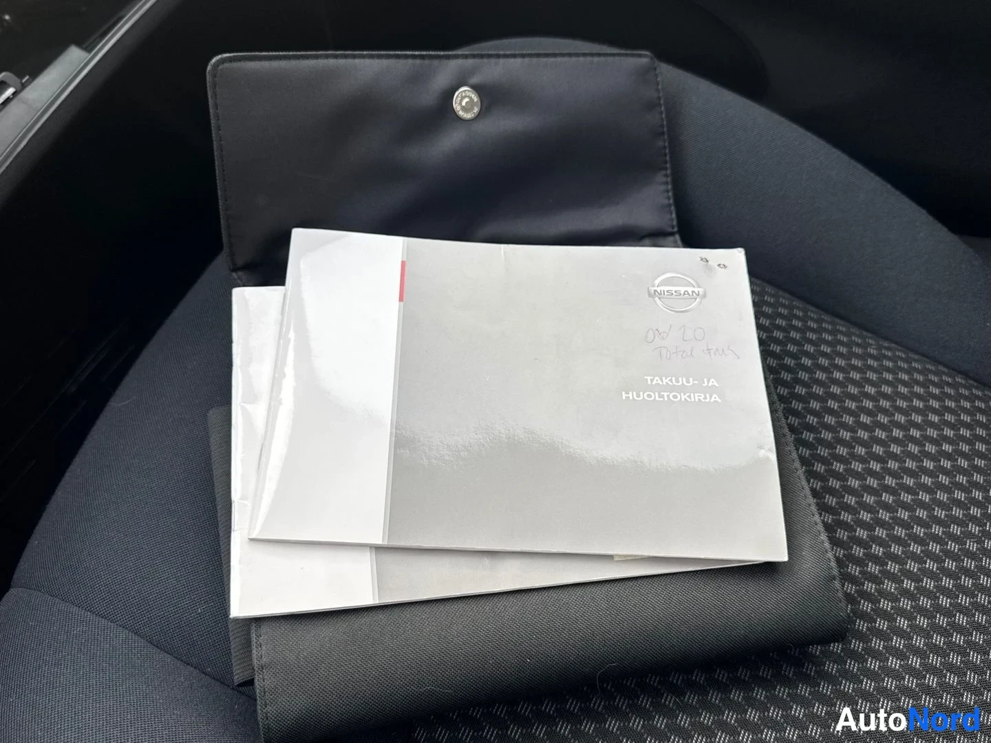 Punainen Nissan Note 2016, asiakirja, kuva 10
