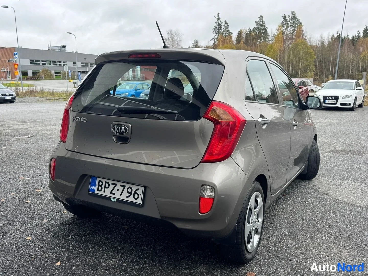 Harmaa Kia Picanto 2013, takaviisto, kuva 5