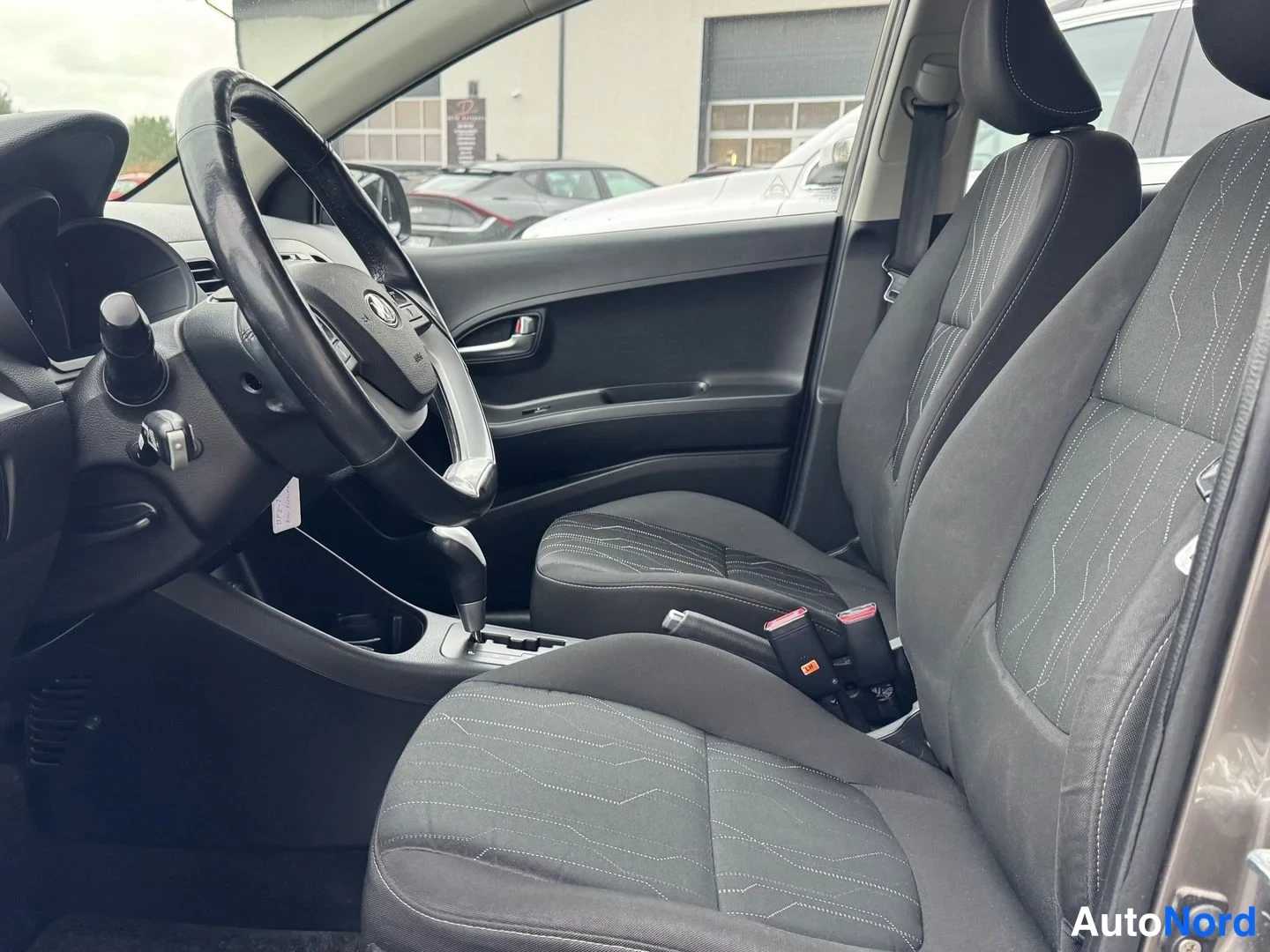 Harmaa Kia Picanto 2013, etuistuimet, kuva 8