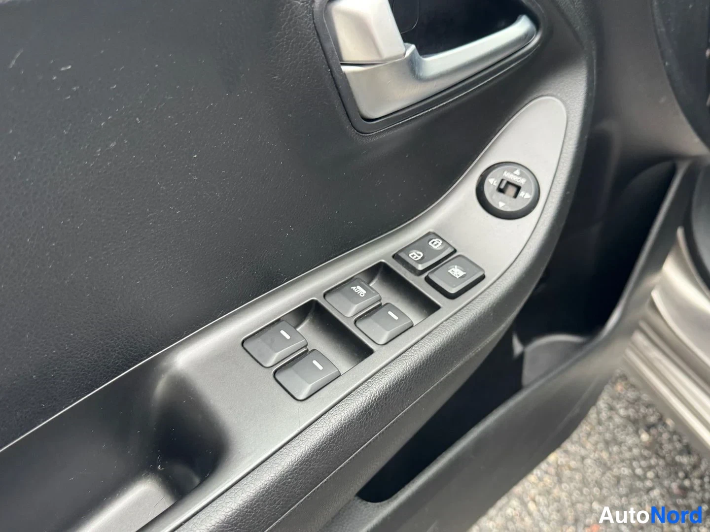 Harmaa Kia Picanto 2013, yksityiskohta, kuva 9