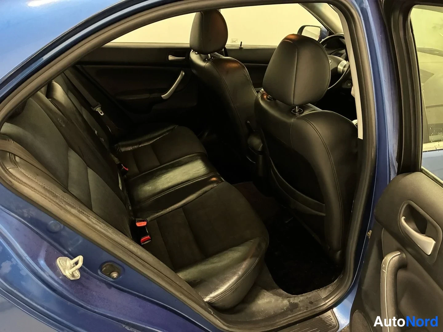 Blue Honda Accord Sedan 2004, rear seats, photo 11