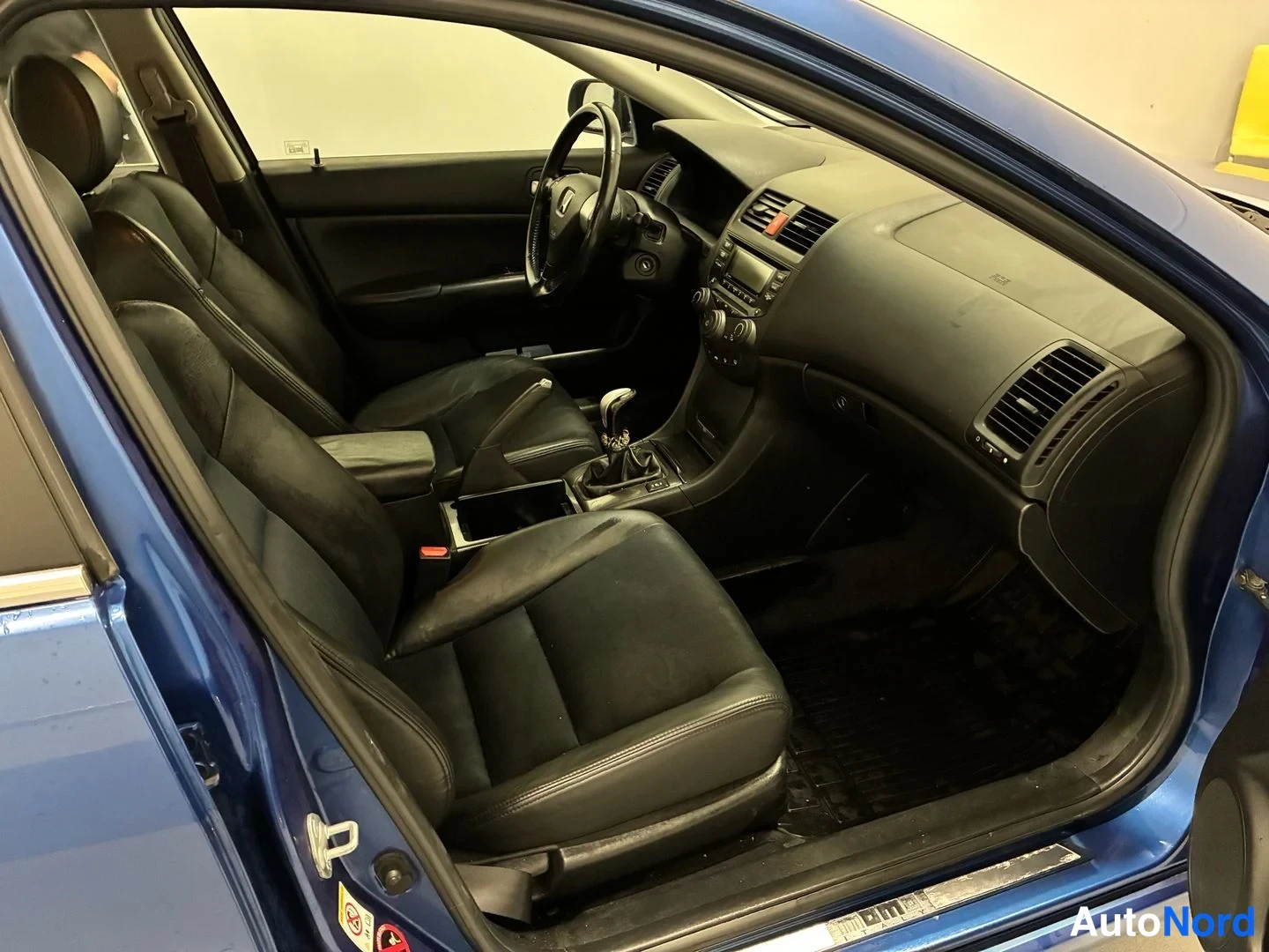 Blue Honda Accord Sedan 2004, cockpit, photo 10