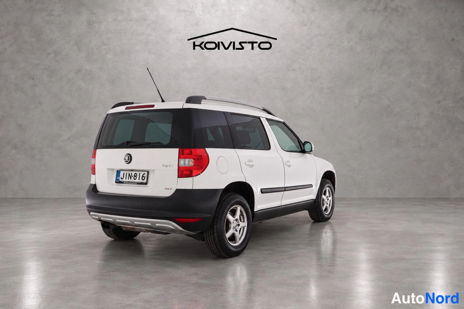 Valkoinen Skoda Yeti 2010, takaviisto, kuva 6