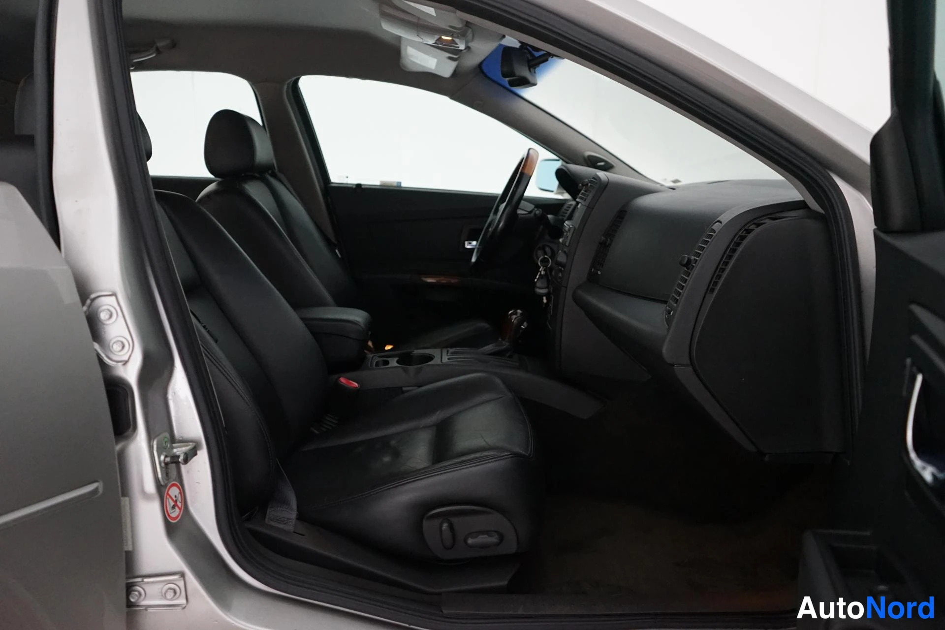 Hopea Cadillac CTS 2003, etuistuimet, kuva 12