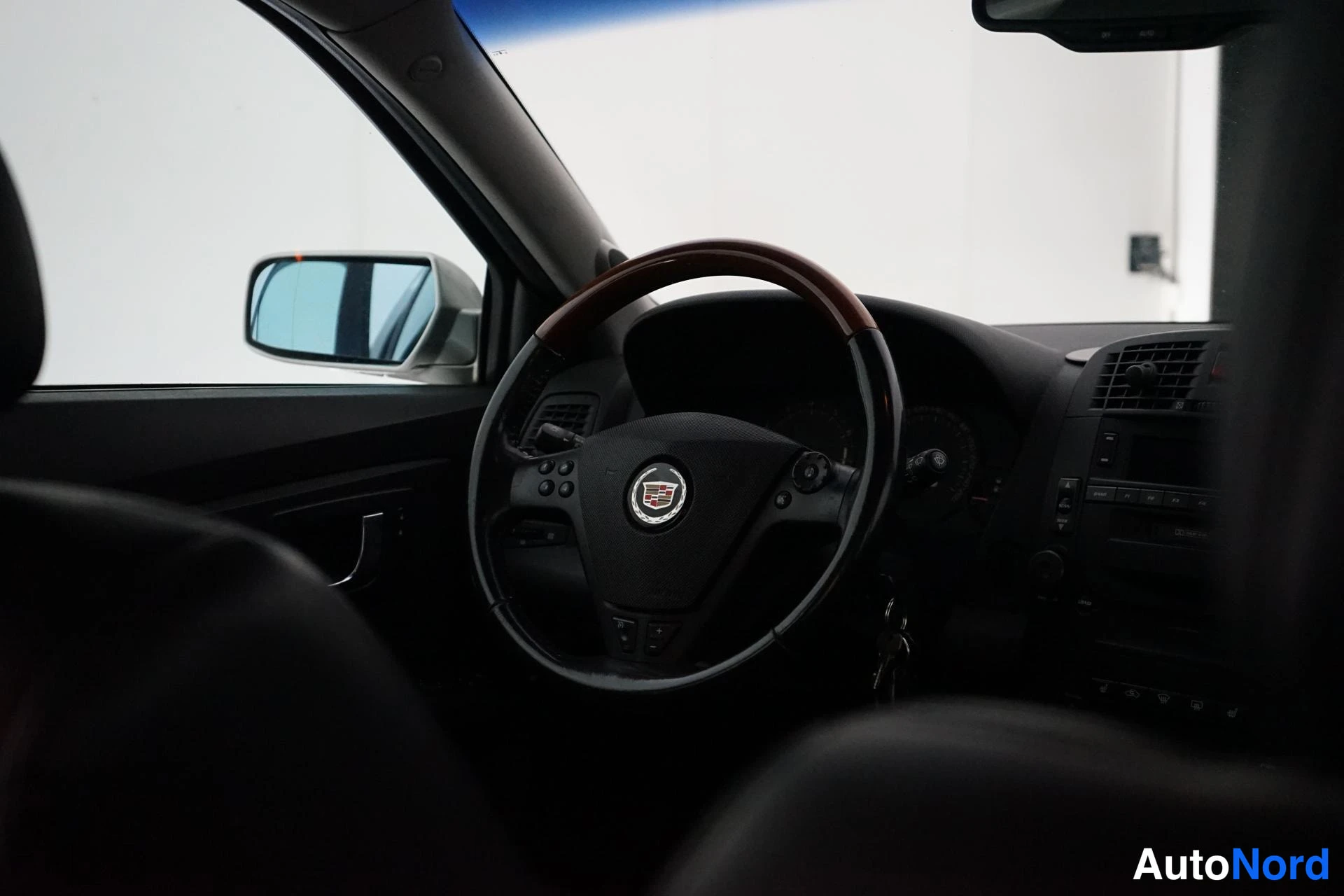 Hopea Cadillac CTS 2003, ohjaamo, kuva 10