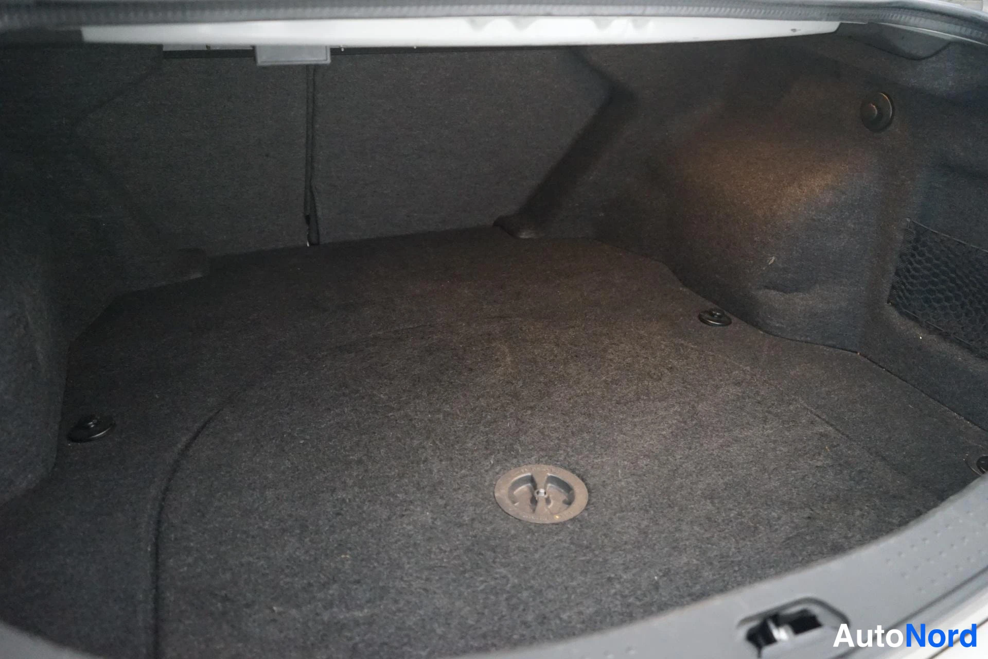 Hopea Cadillac CTS 2003, tavaratila, kuva 15