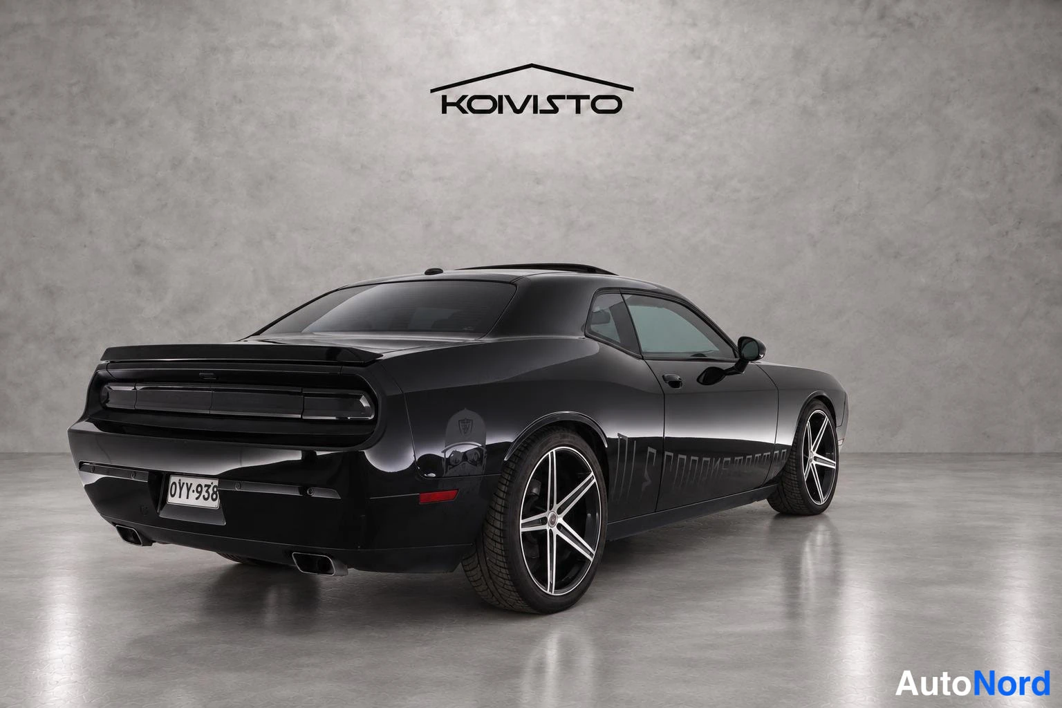 Musta Dodge Challenger 2012, takaviisto, kuva 5