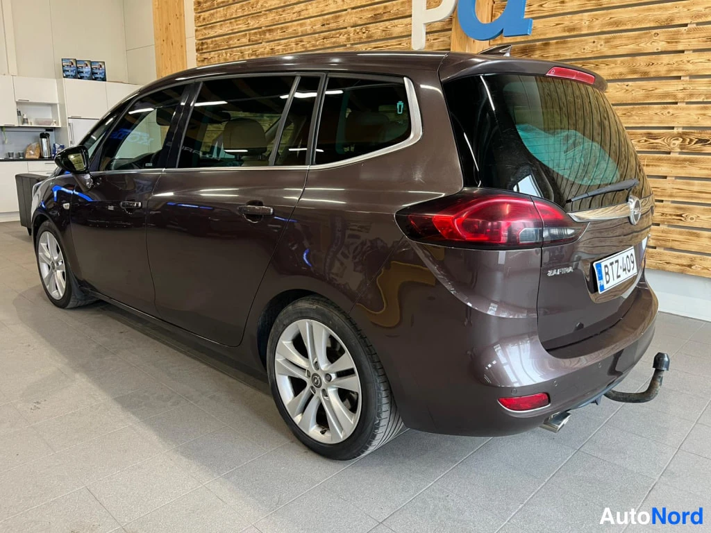Ruskea Opel Zafira Tourer 2017, takaviisto, kuva 4