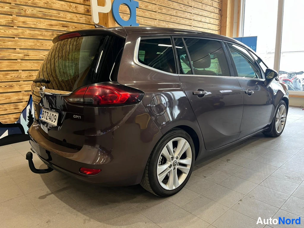 Ruskea Opel Zafira Tourer 2017, takaviisto, kuva 5