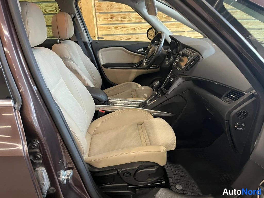 Ruskea Opel Zafira Tourer 2017, kuva 9