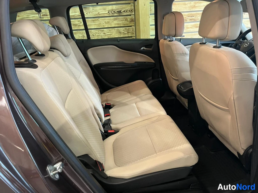 Ruskea Opel Zafira Tourer 2017, kuva 18
