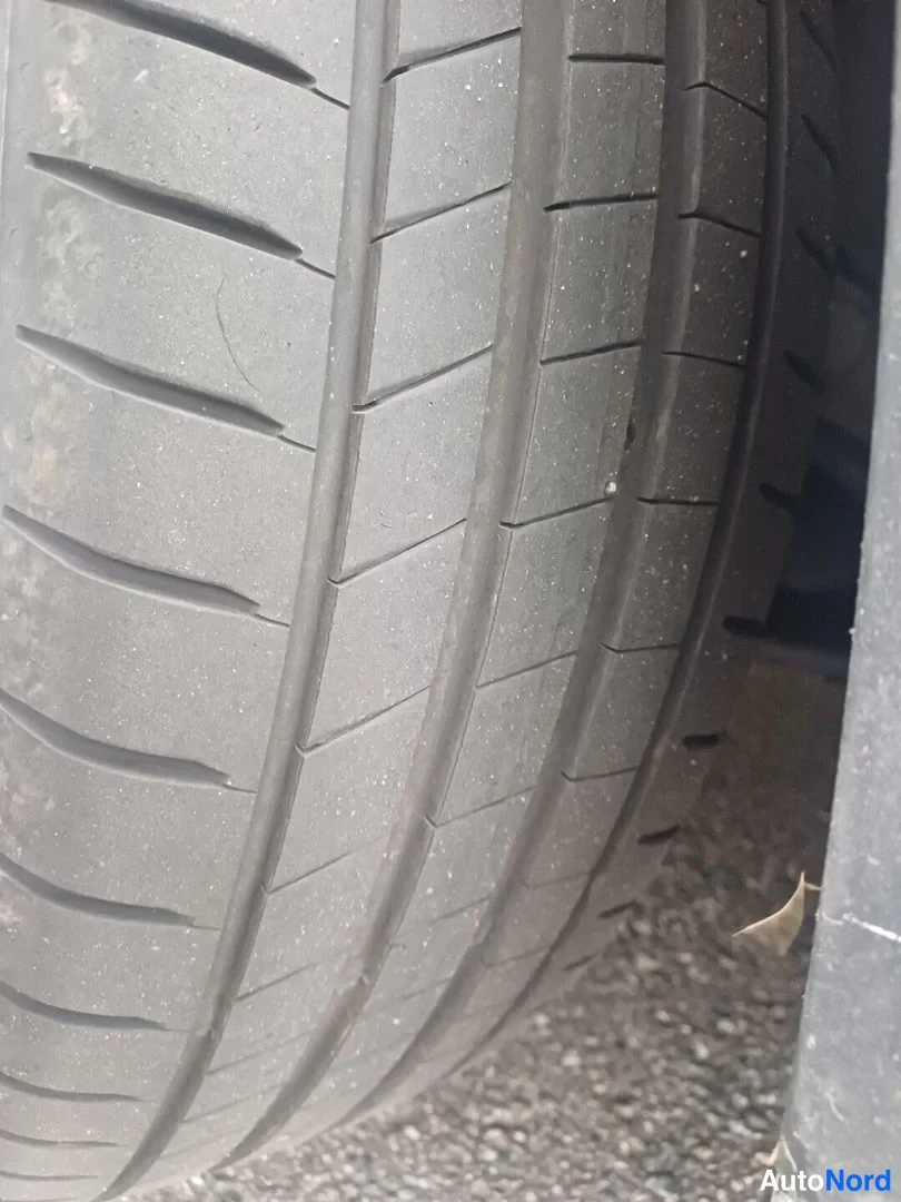 Musta BMW iX1 xDrive30 2023, yksityiskohta, kuva 14