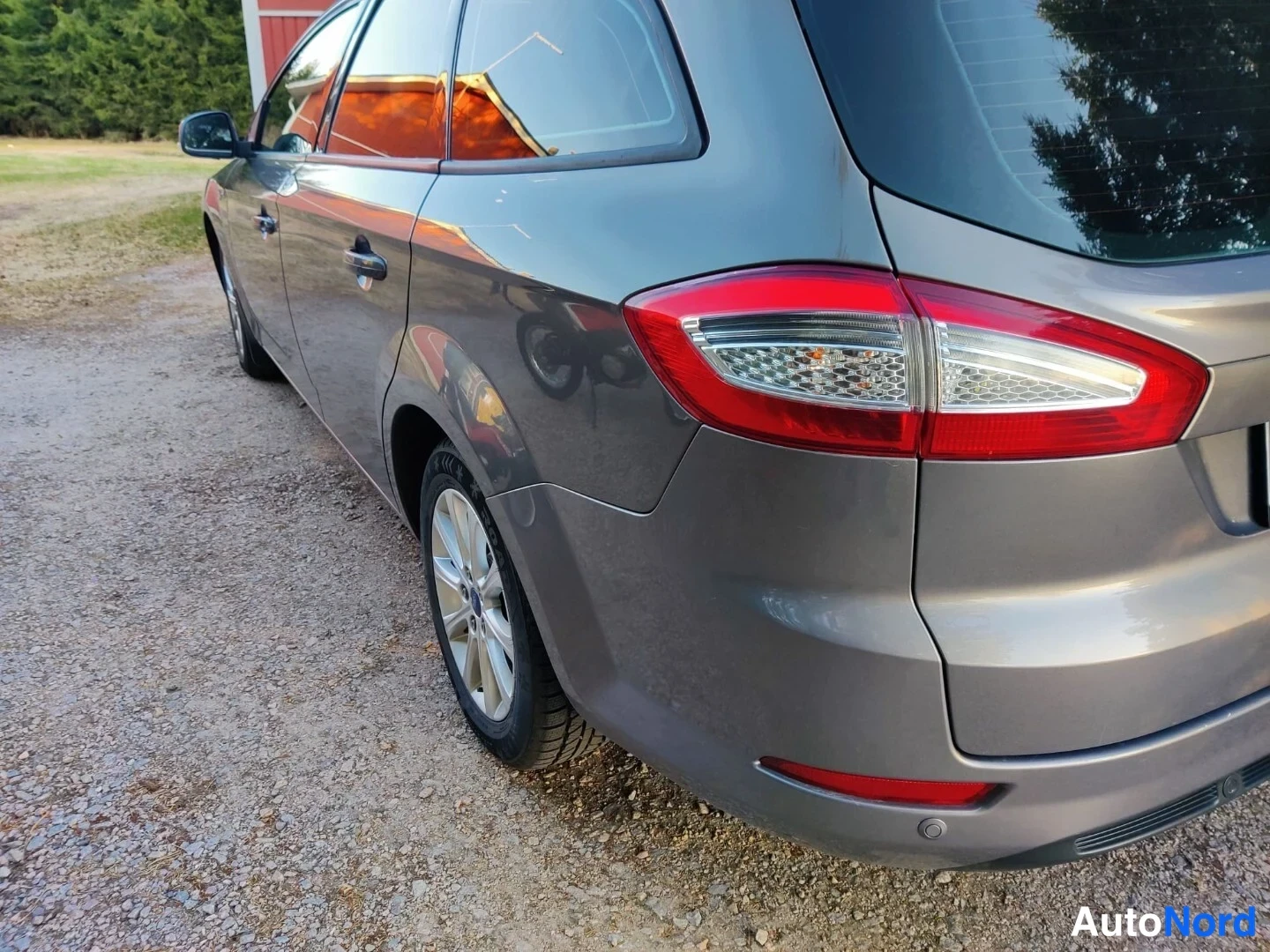 Harmaa Ford Mondeo 2012, takaviisto, kuva 4