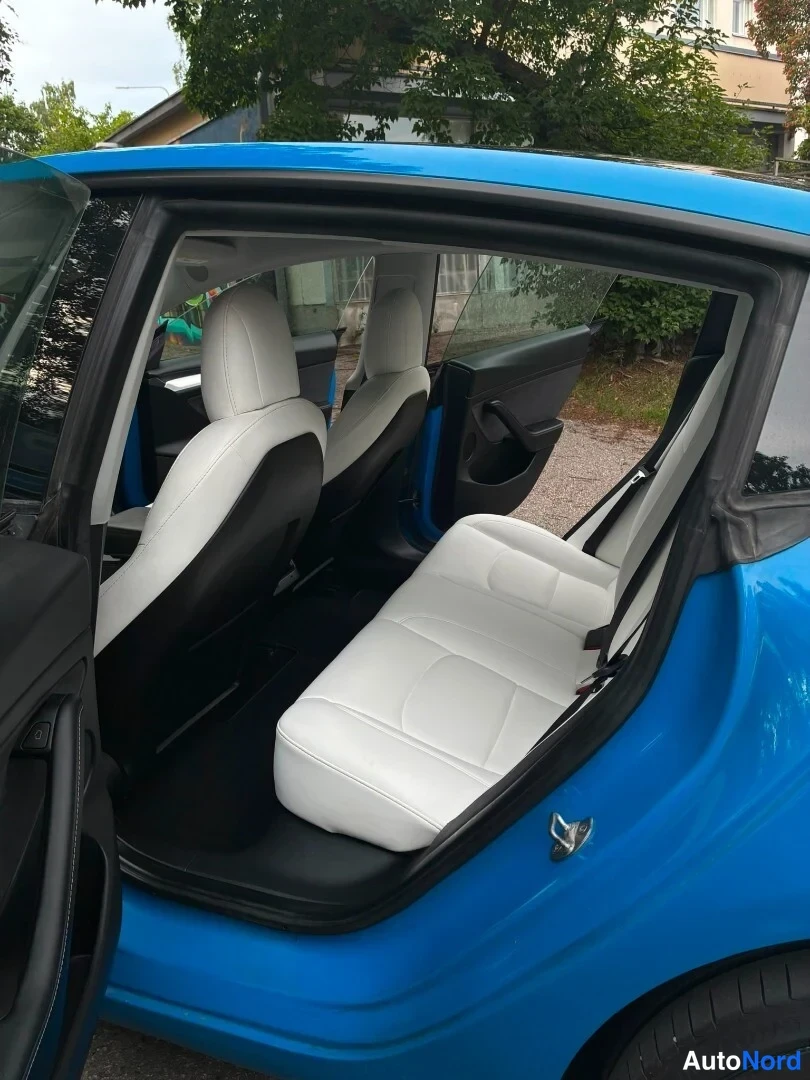 Sininen Tesla Model 3 Performance 2021, takaistuimet, kuva 14