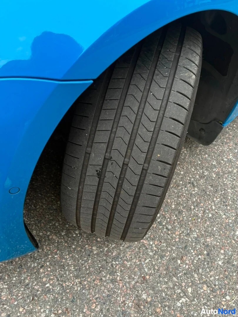 Sininen Tesla Model 3 Performance 2021, yksityiskohta, kuva 16