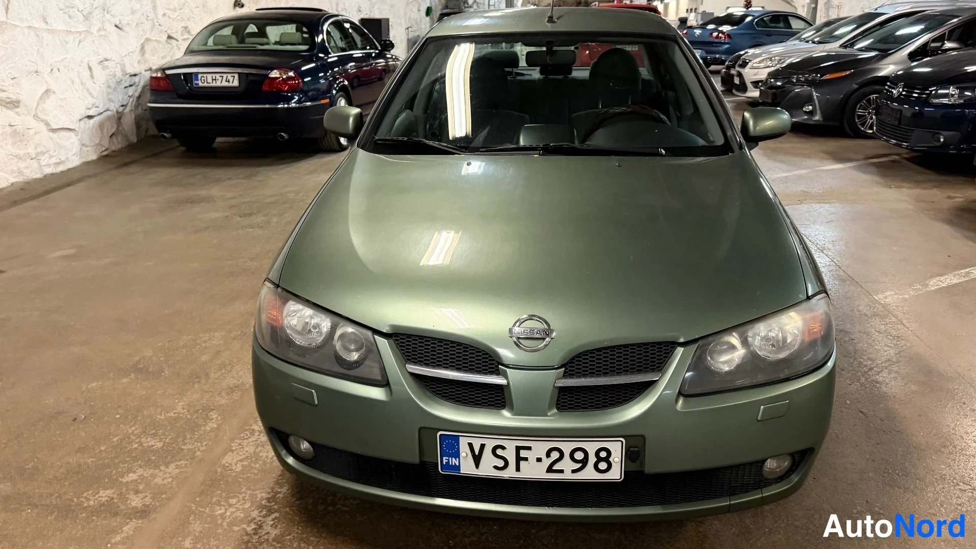 Vihreä Nissan Almera 2003, edestä, kuva 5