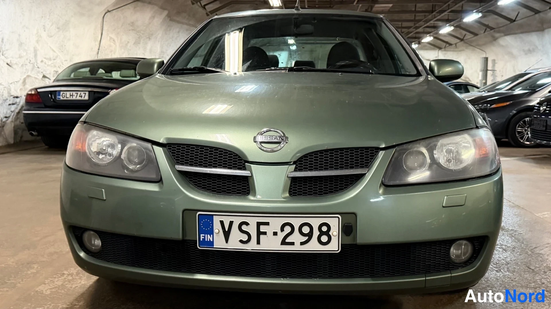 Vihreä Nissan Almera 2003, edestä, kuva 6