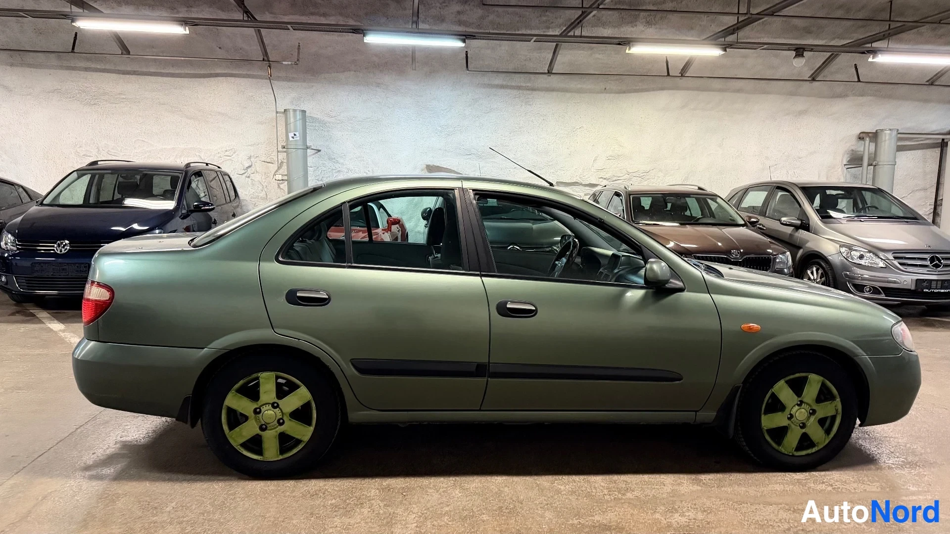 Vihreä Nissan Almera 2003, takaviisto, kuva 8