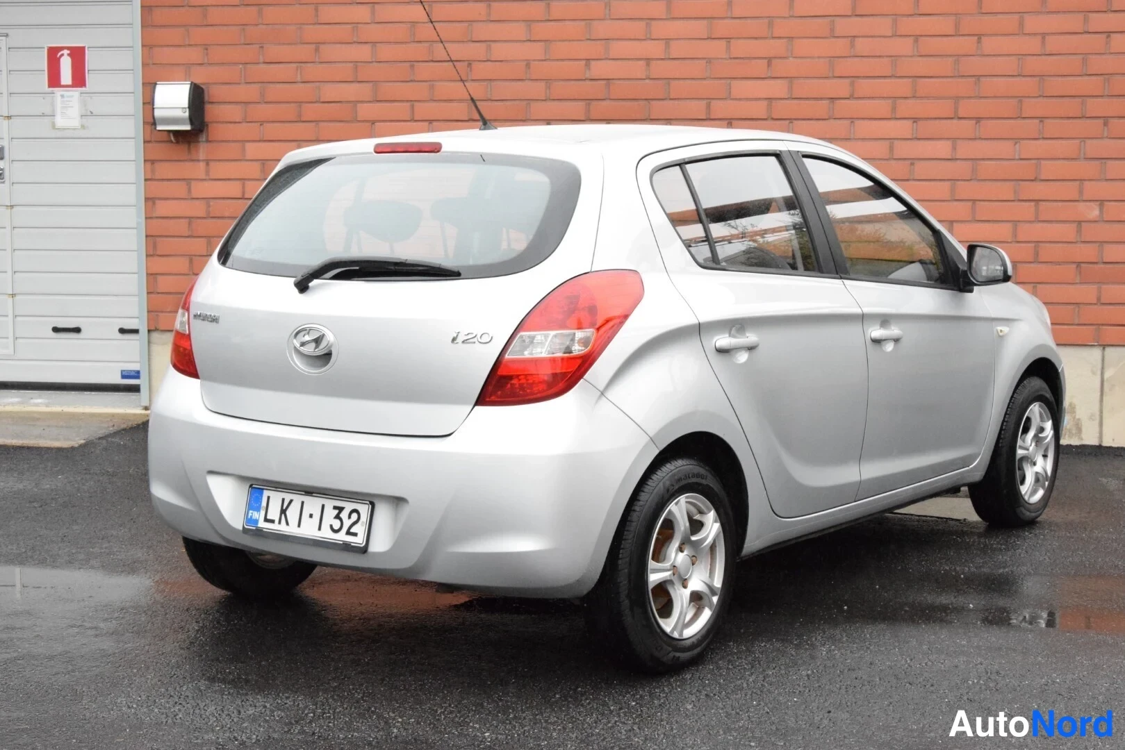 Hopea Hyundai i20 2009, takaviisto, kuva 6