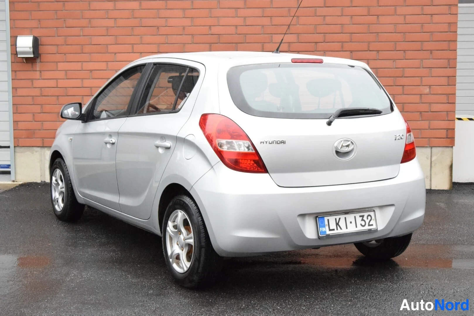 Hopea Hyundai i20 2009, takaviisto, kuva 7