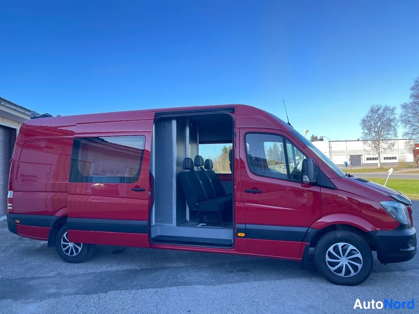 Red Mercedes-Benz Sprinter 319 CDI 2018, rear three-quarter, photo 10