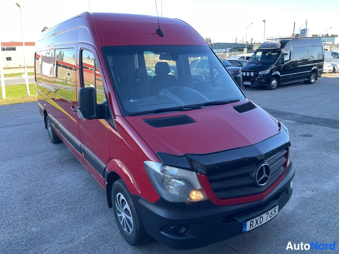 Red Mercedes-Benz Sprinter 319 CDI 2018, front three-quarter, nose to the right, photo 9