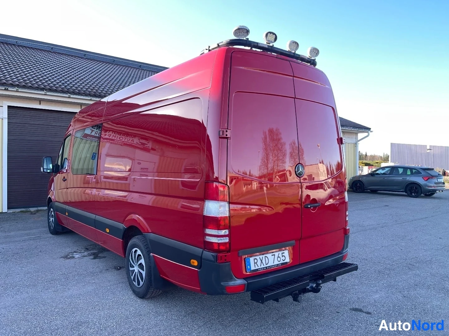 Red Mercedes-Benz Sprinter 319 CDI 2018, rear three-quarter, photo 11