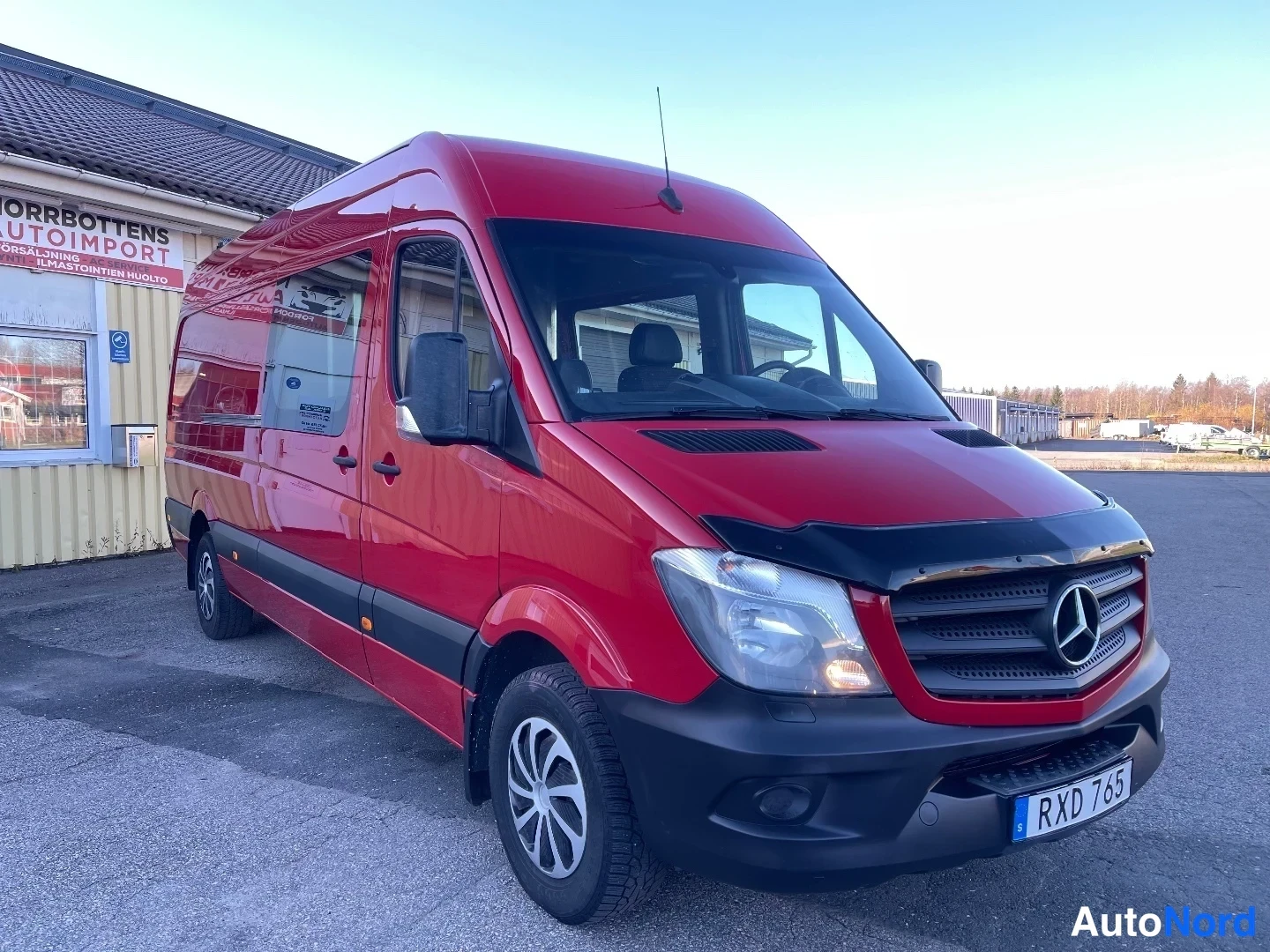 Red Mercedes-Benz Sprinter 319 CDI 2018, front three-quarter, nose to the right, photo 8