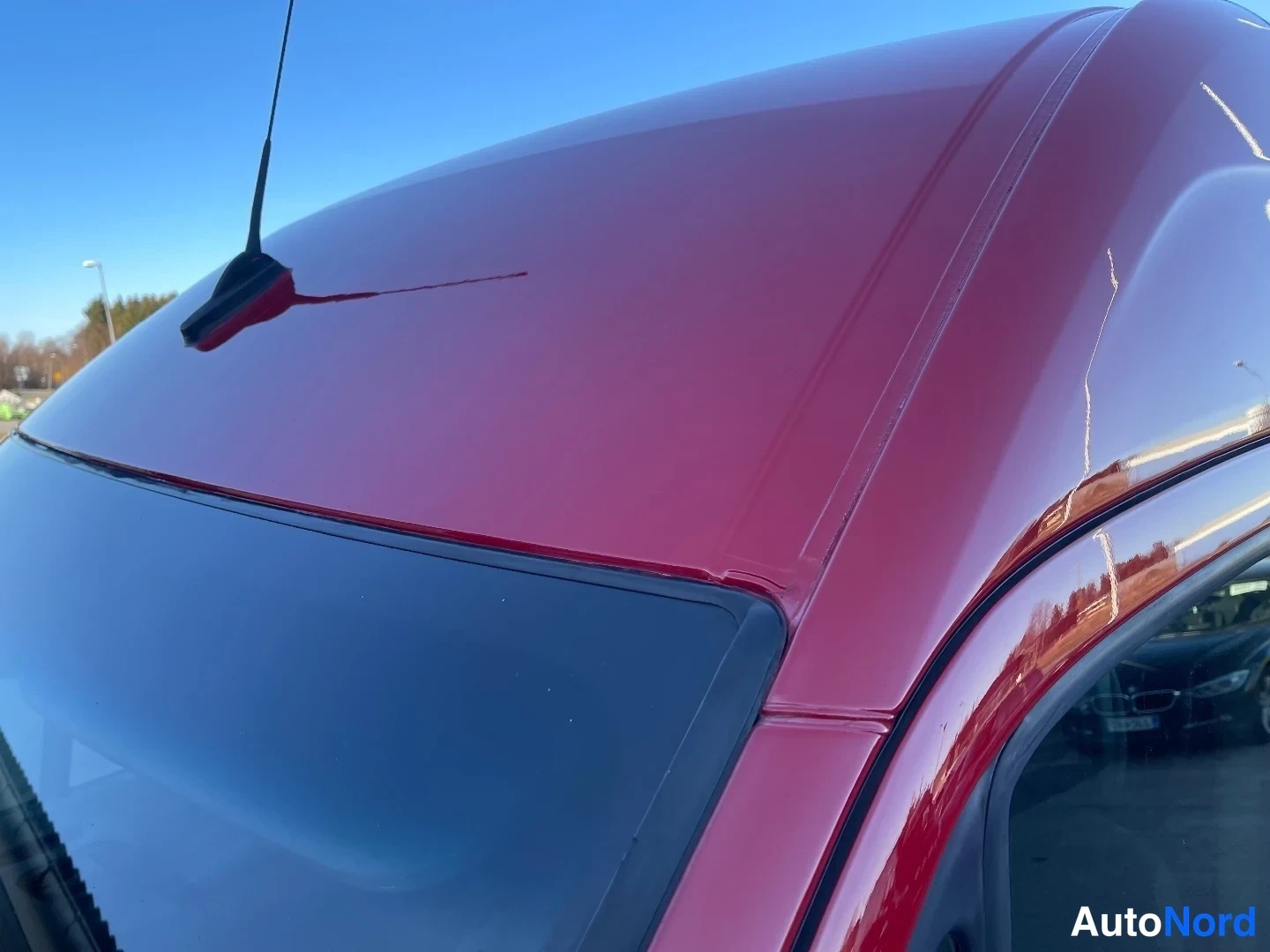 Red Mercedes-Benz Sprinter 319 CDI 2018, detail, photo 31