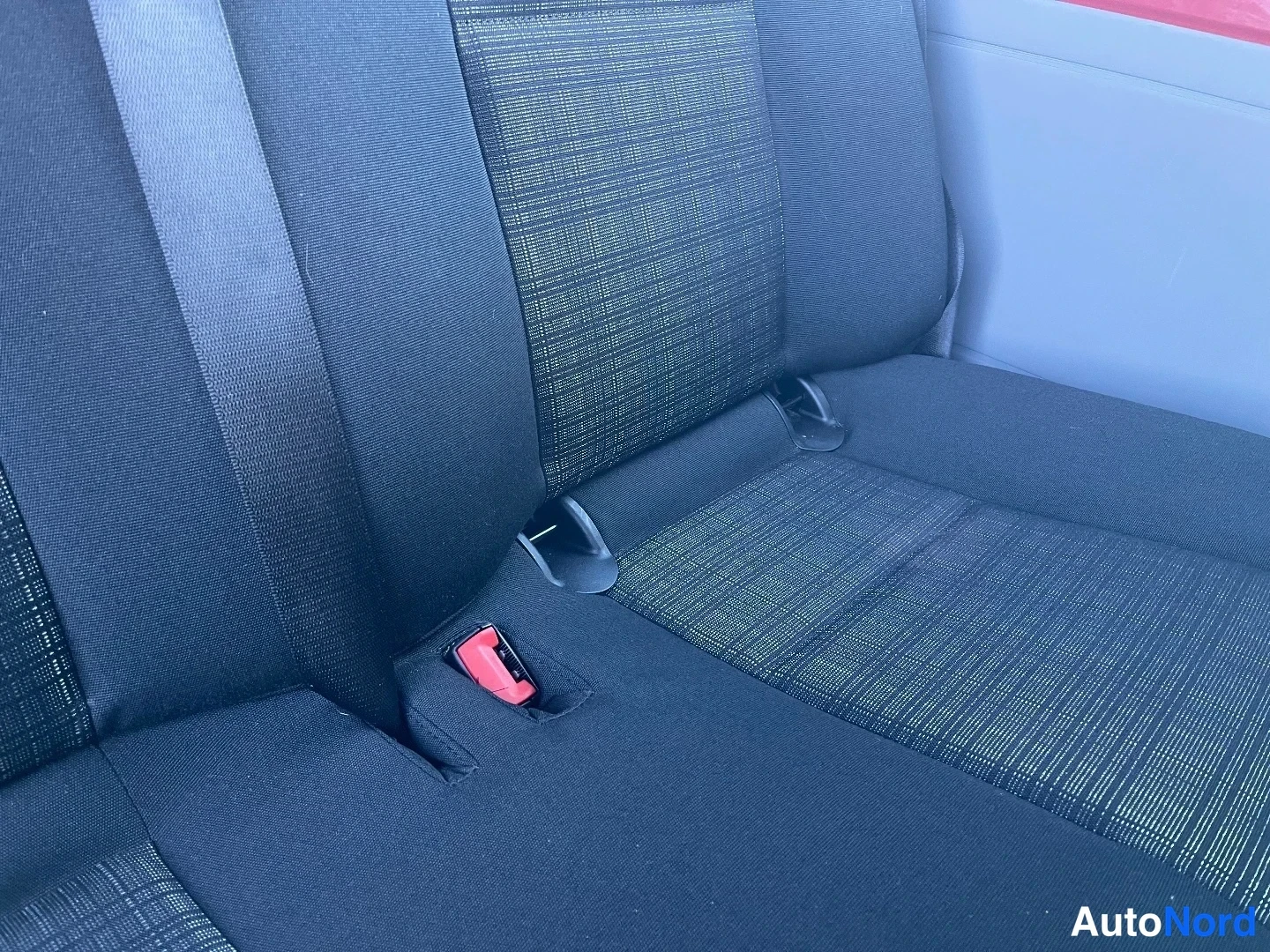 Red Mercedes-Benz Sprinter 319 CDI 2018, rear seats, photo 23