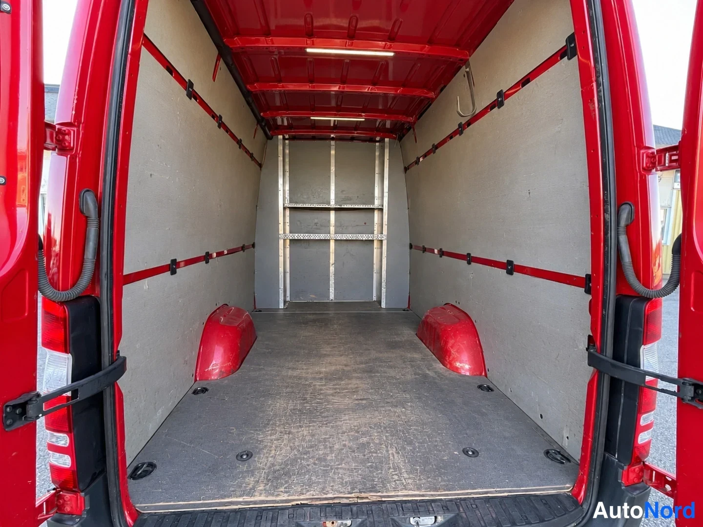 Red Mercedes-Benz Sprinter 319 CDI 2018, boot, photo 26