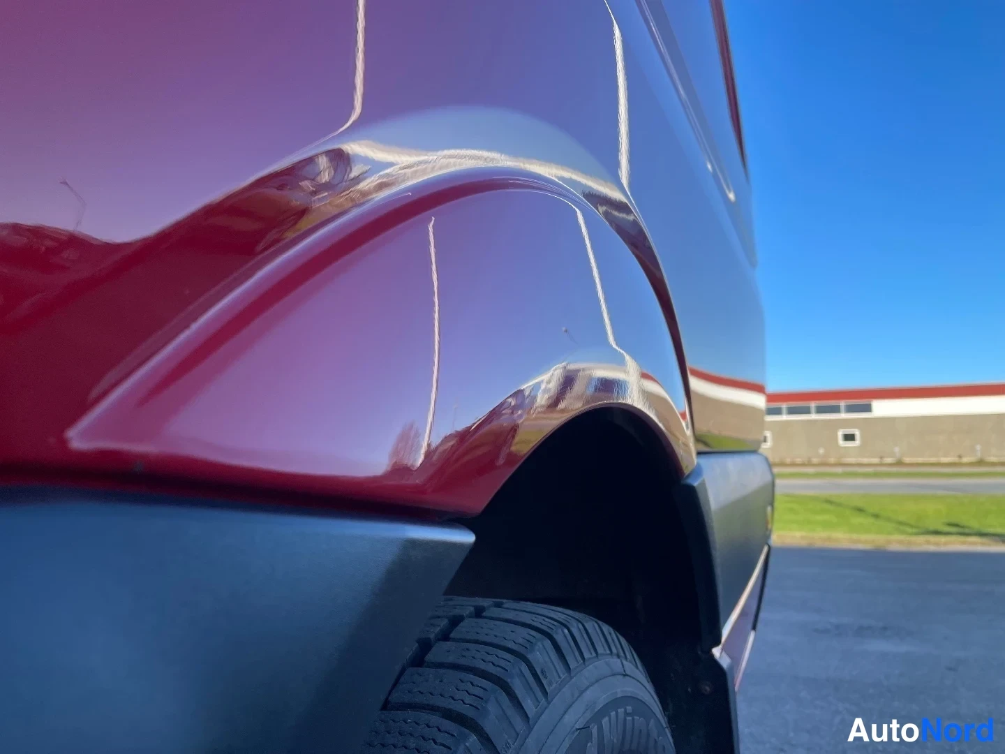 Red Mercedes-Benz Sprinter 319 CDI 2018, detail, photo 34