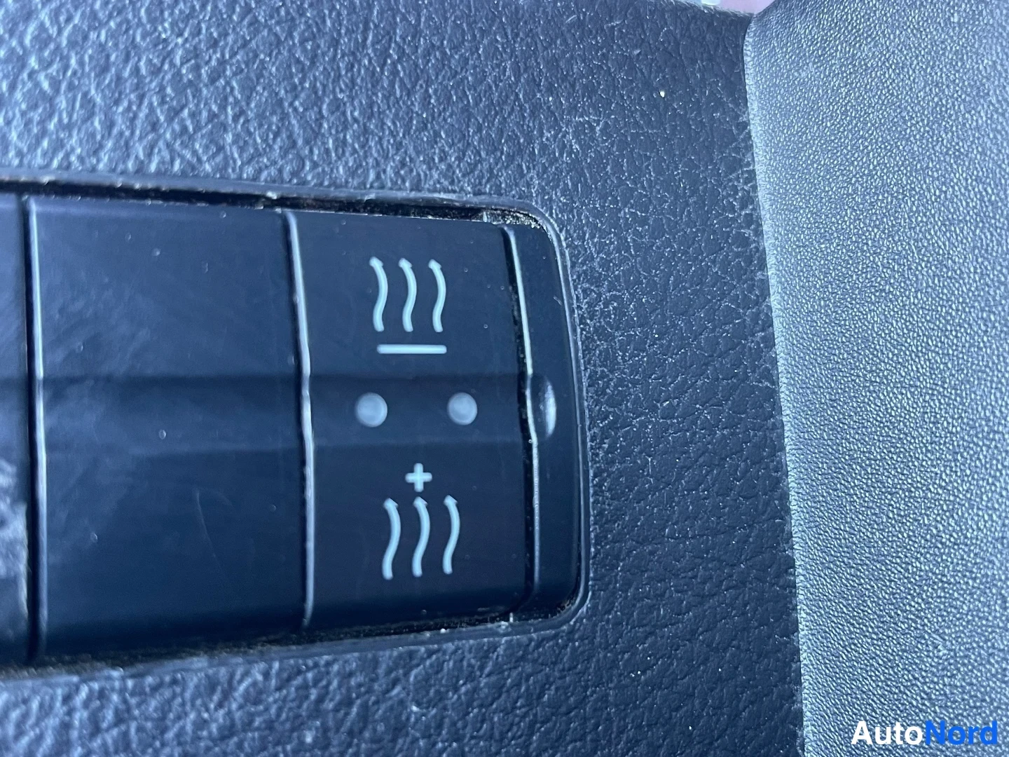 Red Mercedes-Benz Sprinter 319 CDI 2018, detail, photo 36