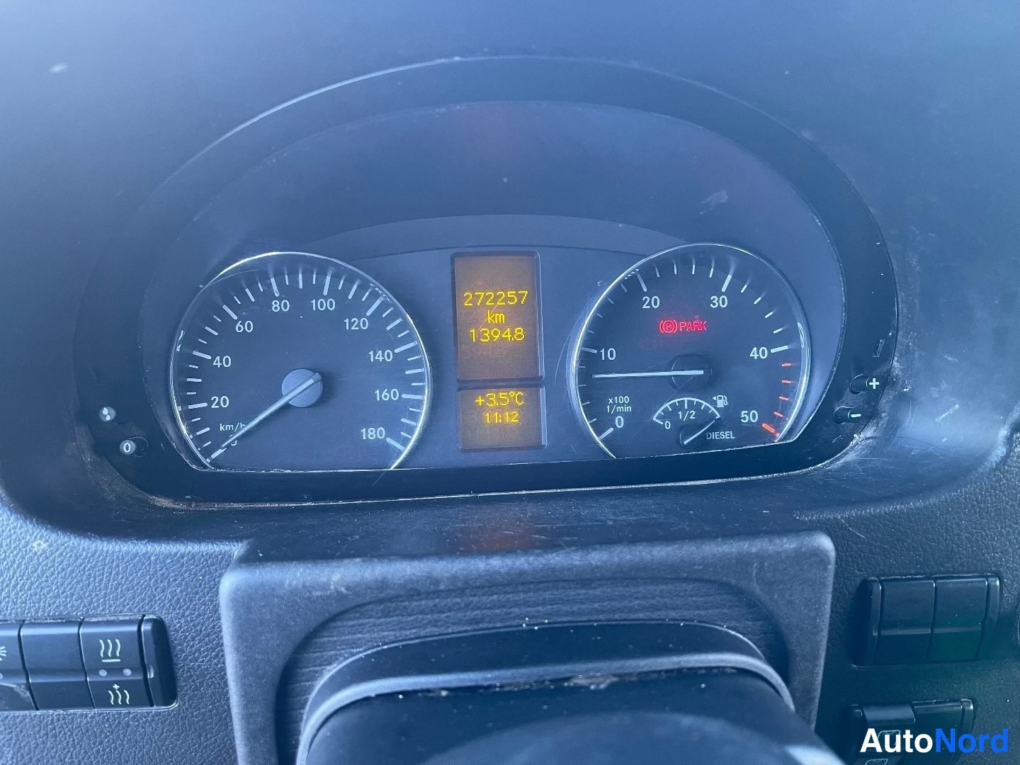 Red Mercedes-Benz Sprinter 319 CDI 2018, detail, photo 37