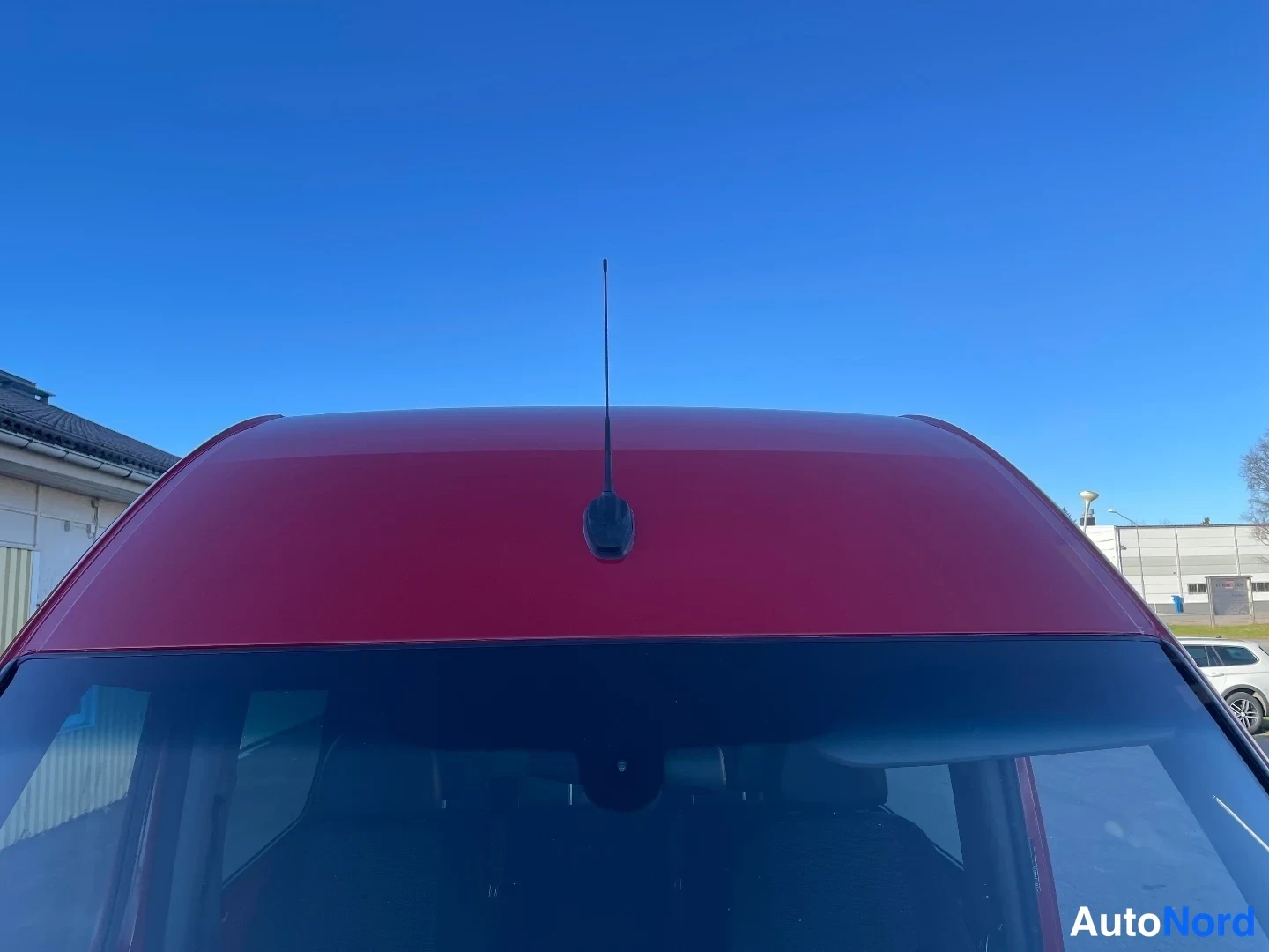 Red Mercedes-Benz Sprinter 319 CDI 2018, detail, photo 39