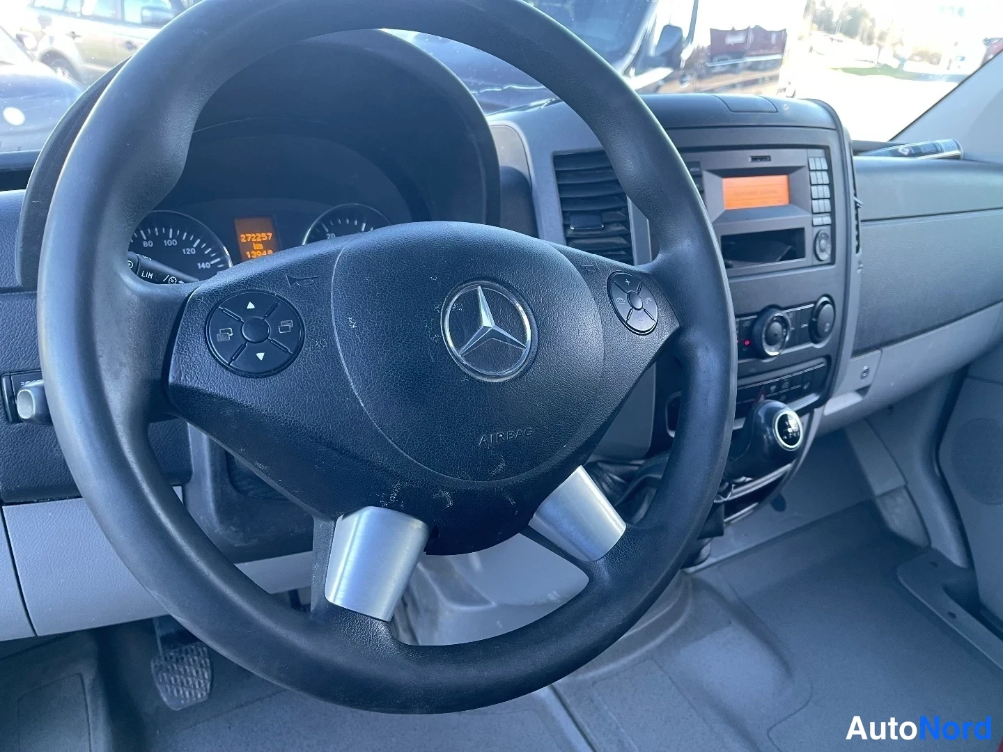 Red Mercedes-Benz Sprinter 319 CDI 2018, cockpit, photo 18