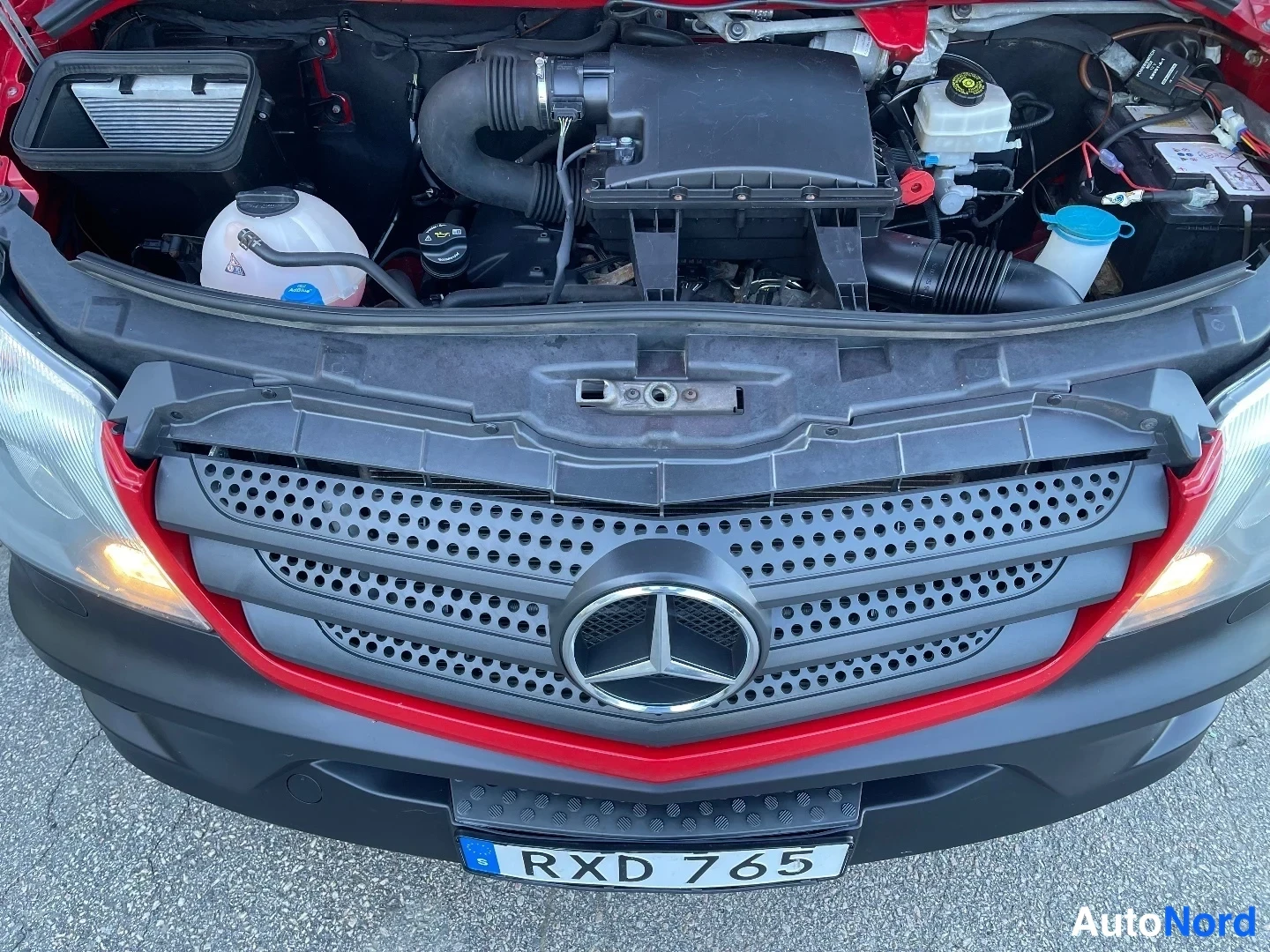 Red Mercedes-Benz Sprinter 319 CDI 2018, engine bay, photo 27