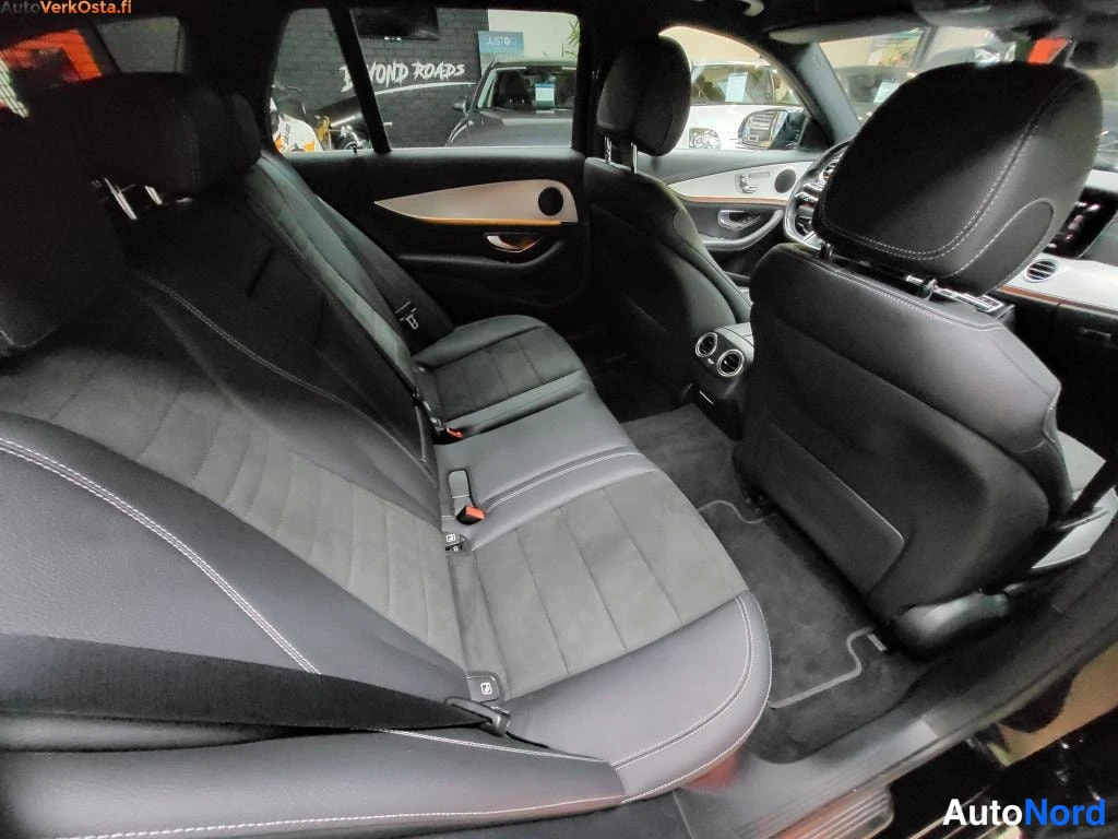 Musta Mercedes-Benz E 400 d 4MATIC 2020, takaistuimet, kuva 14