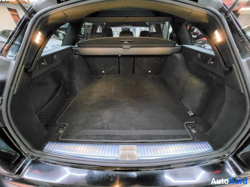 Musta Mercedes-Benz E 400 d 4MATIC 2020, tavaratila, kuva 15