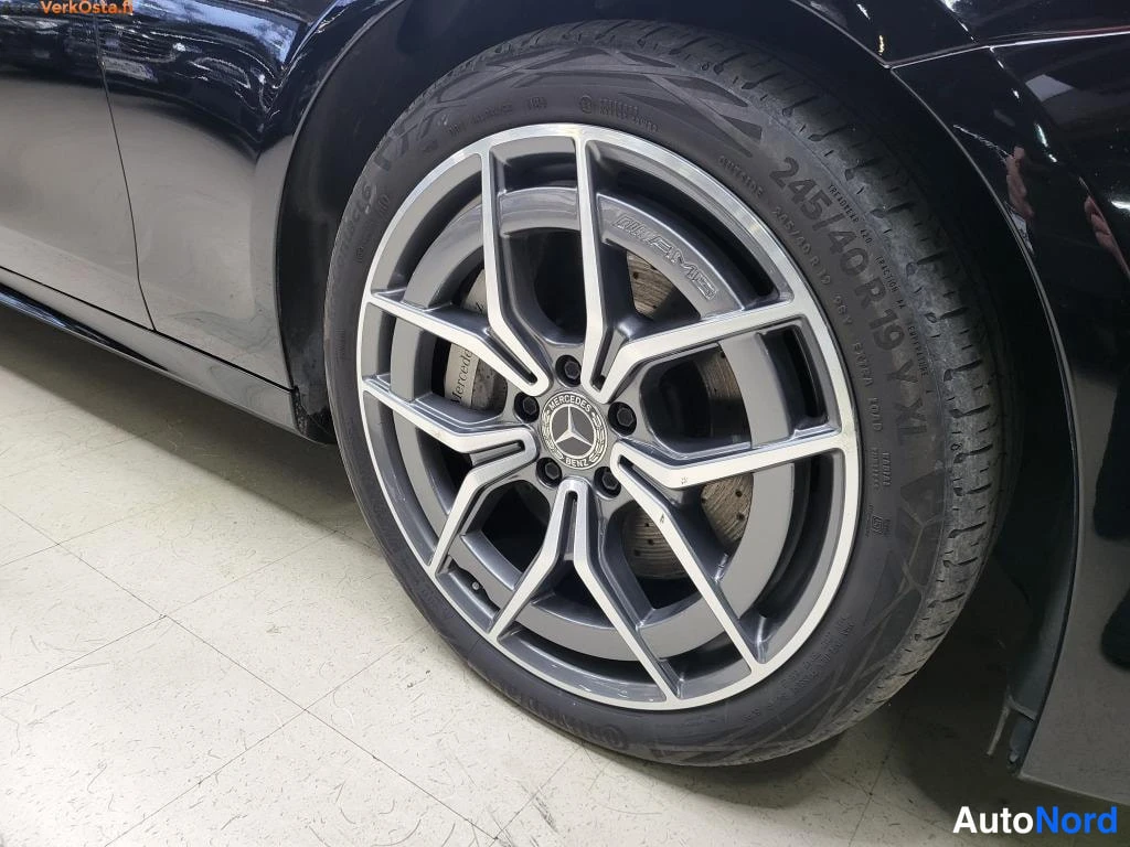 Musta Mercedes-Benz E 400 d 4MATIC 2020, yksityiskohta, kuva 17