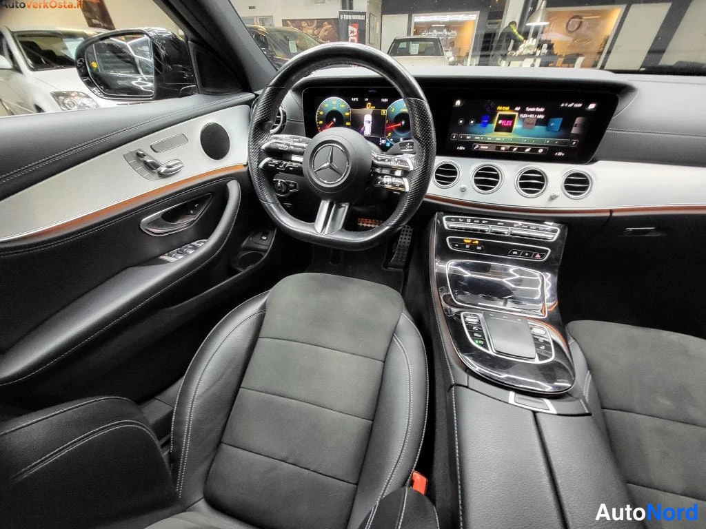 Musta Mercedes-Benz E 400 d 4MATIC 2020, ohjaamo, kuva 9