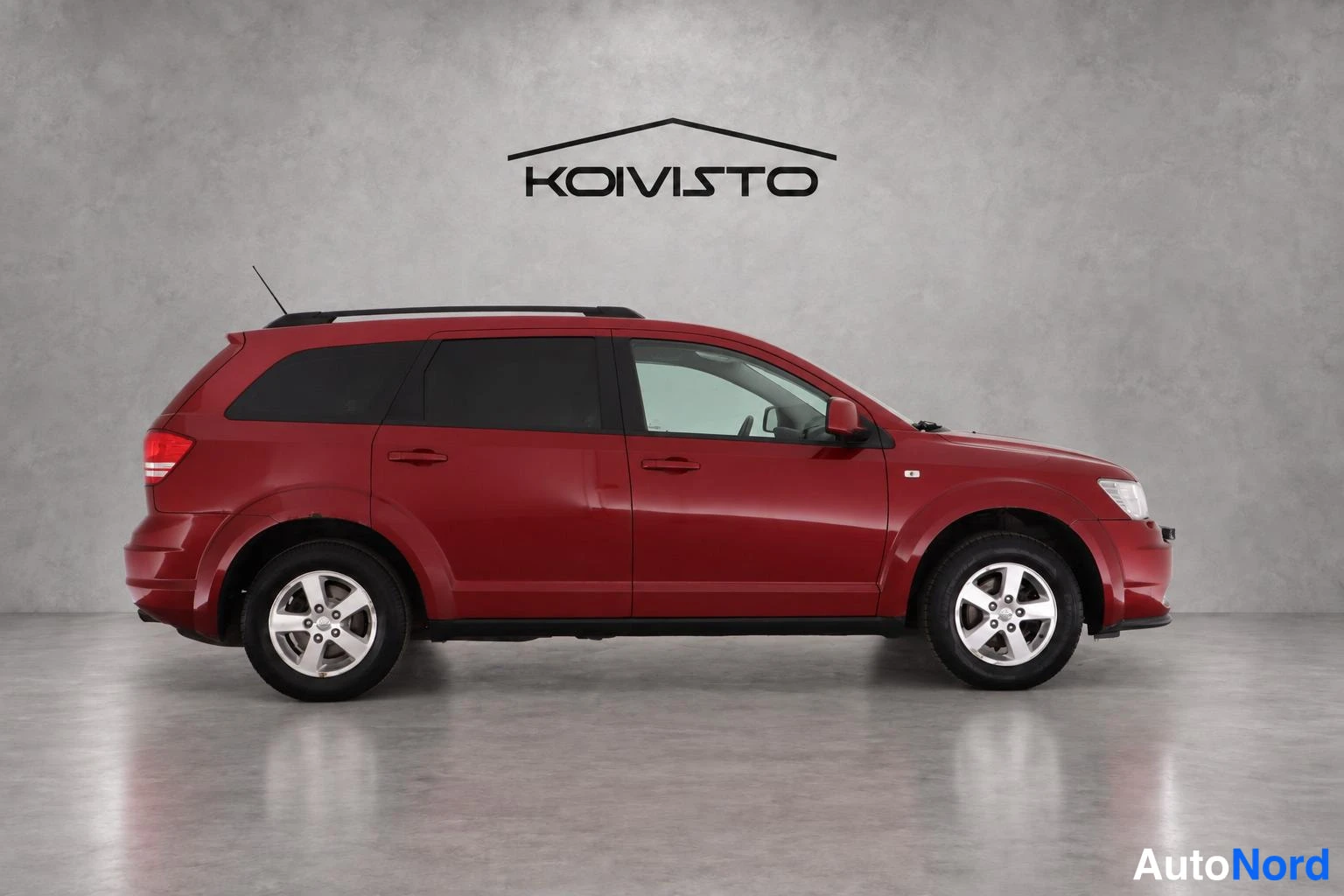 Punainen Dodge Journey 2009, etuviisto, keula oikealle, kuva 3